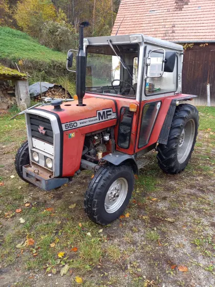 Massey Ferguson 550 MP und Miststreuer Massey Ferguson 550