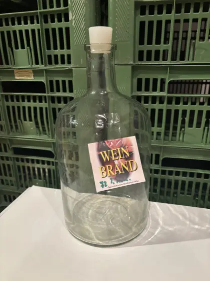 Weinbrand, 72 % Alkohol, klar