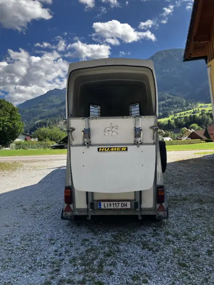 Pferdeanhänger