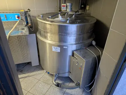 Milchkühltank ca. 860 l mit Kühlung und Waschautomat