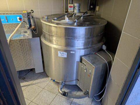 Milchkühltank ca. 860 l mit Kühlung und Waschautomat