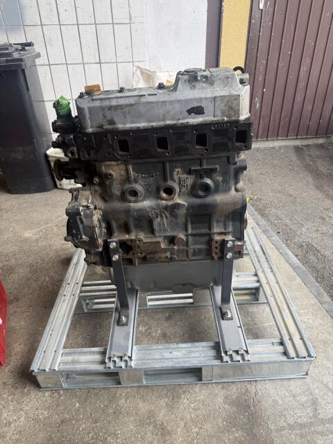 Yanmar 4TNV98 Motor
