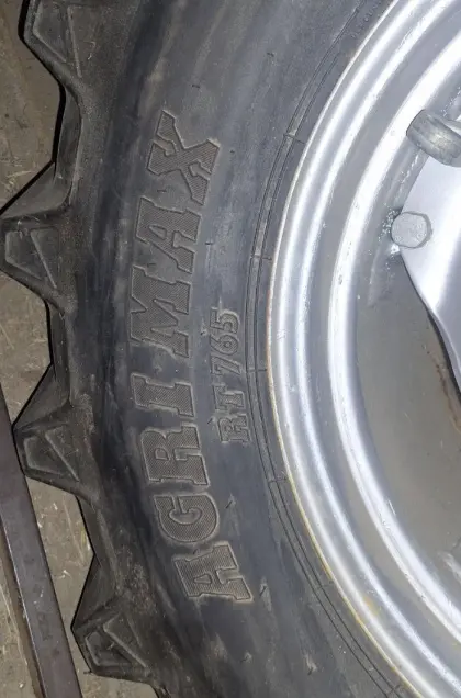 420/70 R24 BKT Agrimax RT 765