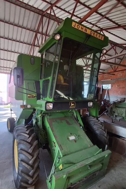 JOHN DEERE 1068H