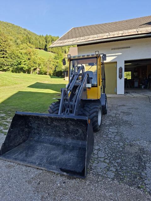 Eurotrac W12 Hoflader