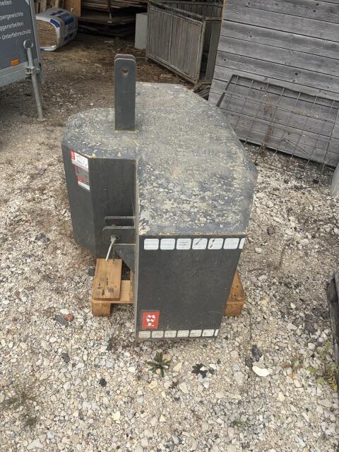 1.700 kg Frontgewicht, Heckgewicht