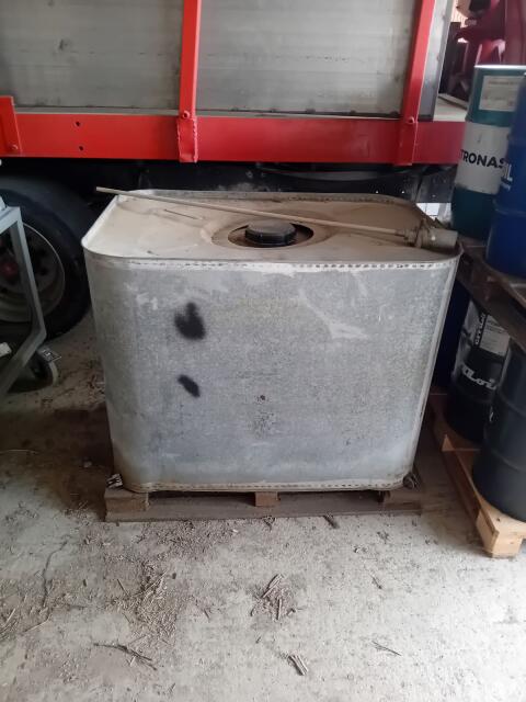 Öl-Diesel-Tank