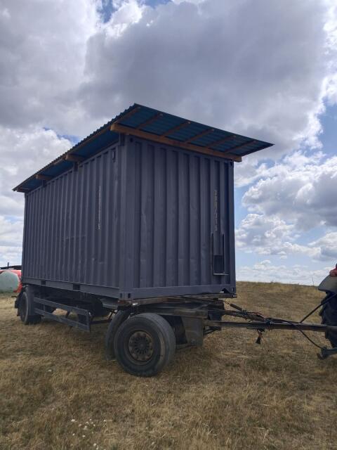 Verkaufe 6 m Seecontainer plus Hänger, gedacht Hühnerstall