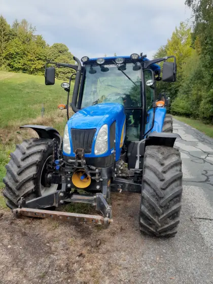 New Holland T5060