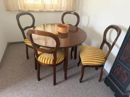 Tisch und Sessel Biedermeier