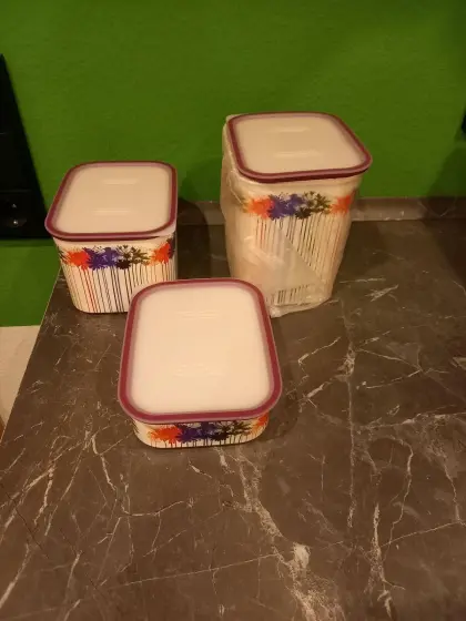 3 Tupperware-Dosen