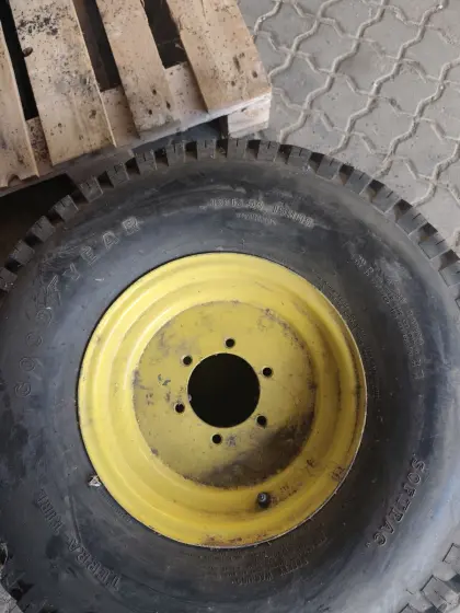 2 Stk. Felgen, Reifen John Deere 314 E90