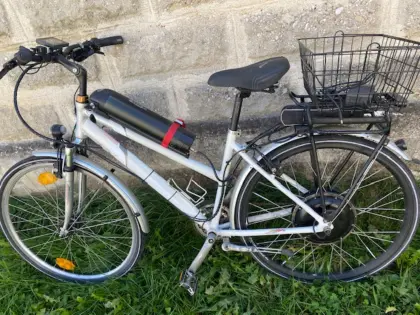 E-Bike mit 1.000 W Motor und 13 Ah Akku.
