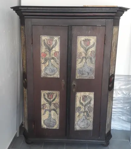 Bauernkasten aus dem 17. Jahrhundert als Jagdschrank?