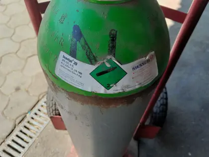 Messer Schneidgas Inertal 20 Gas für Schneidbrenner.
