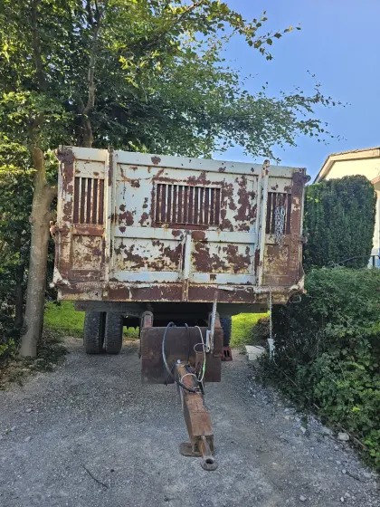 Traktoranhänger Dreiseitenkipper