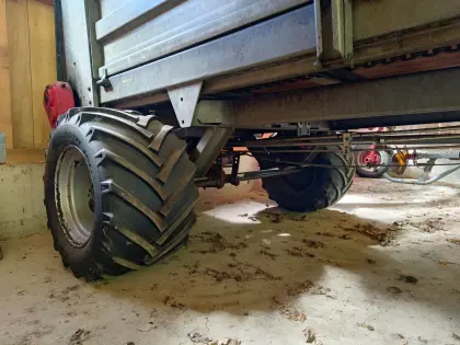 Gebremste Achse inkl. Räder