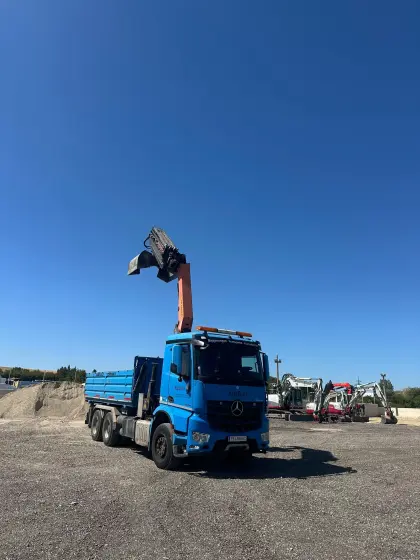 LKW 3-Achser (6x4), Kran und Dreiseitenkipper Palfinger 34002SH