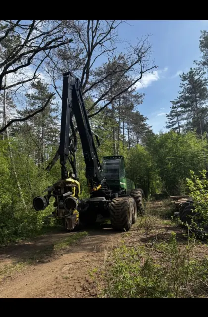 Harvester John Deere 1470D
