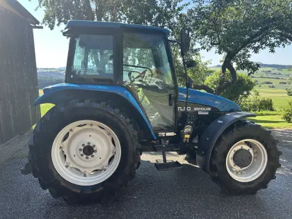 New Holland TL-90 mit HAUER Frontlader und Gewicht
