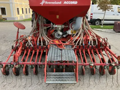 Kuhn HRB 302, Kverneland Accord