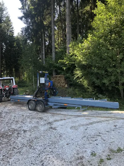 Mobile Blochbandsäge, robuste Profi-Säge mit 11 kW