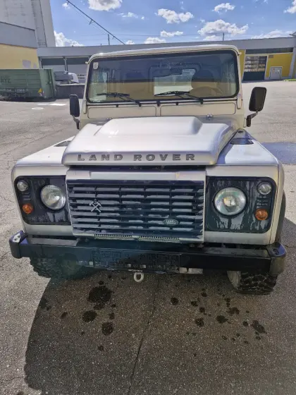 Land Rover Defender 90 Hardtop