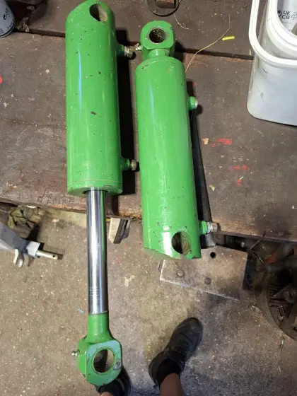 John Deere Hubzylinder Dm. 85