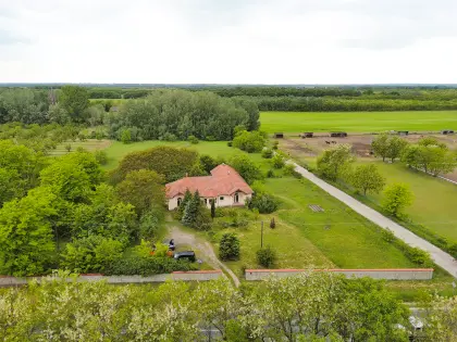 Landhaus auf ca. 1,4 ha Grund, vielseitig, unweit des Balaton
