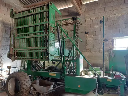 Rübenvollernter Stoll V100