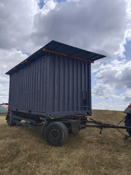 Verkaufe 6 m Seecontainer plus Hänger, gedacht Hühnerstall