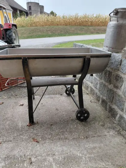 Niro-Trog