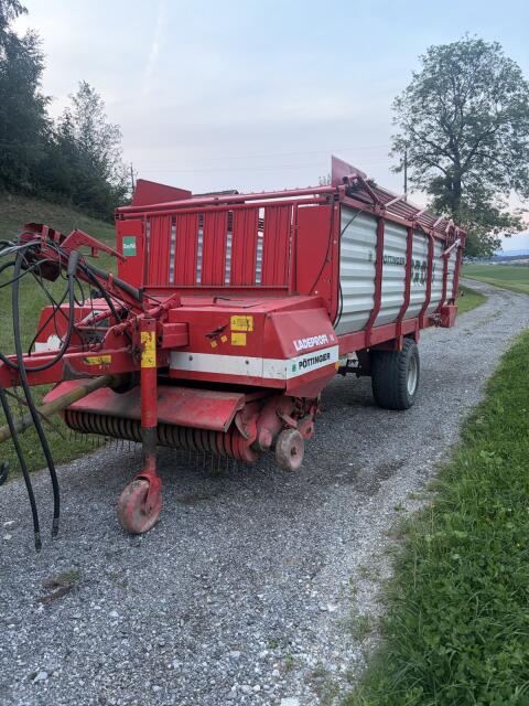 Pöttinger Ladeprofi 2