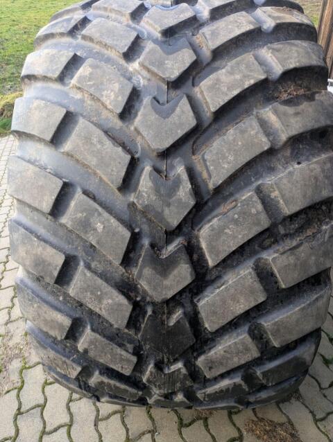 BKT 850/50 R30.5, BKT FL 693