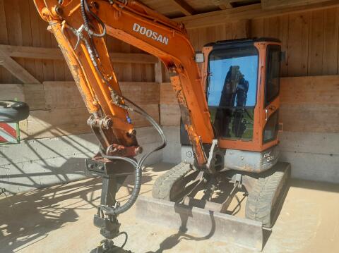Doosan DX35 mit Holzzange, Bagger