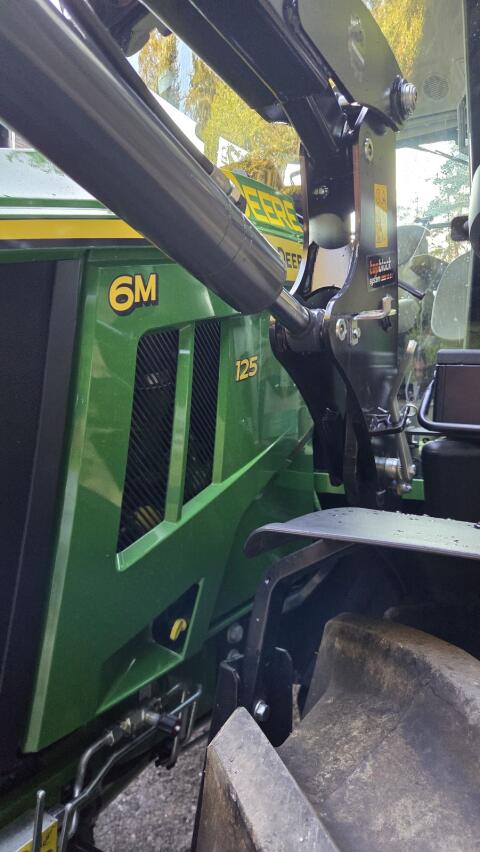 John Deere 6M125
