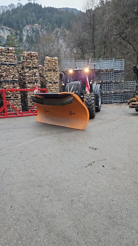 Traktor Valtra T254 Versu