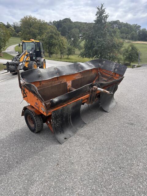 Epoke Nachlauf-Sand-, Splittstreuer TMK10