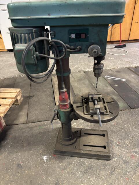 Ständerbohrmaschine HM