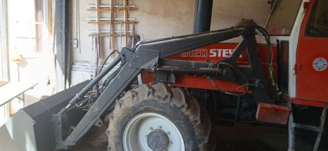 Frontlader mit Konsole Steyr 8120