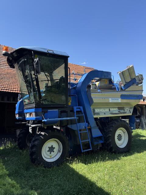Traubenvollernter New Holland Braud
