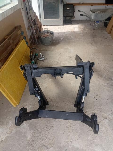 Fronthydraulik für Hauer A-Aufnahme (Oberrahmenprinzip) Lindner 620 SA