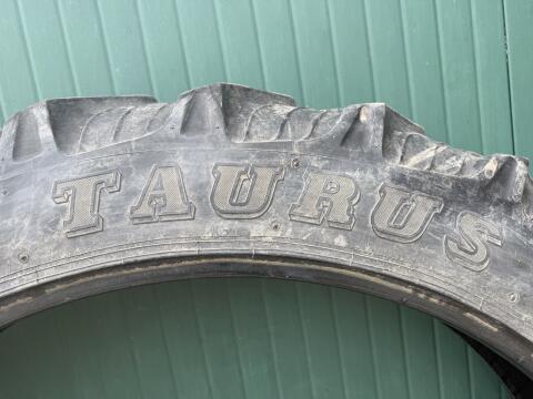 Pflegereifen Taurus 270/95 R48