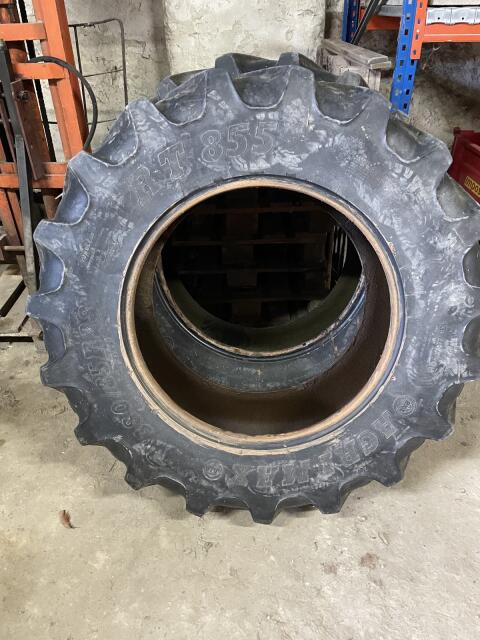 BKT 380/84 R28