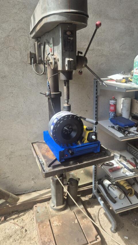 Säulenbohrmaschine, Schlauchpresse KTF 22