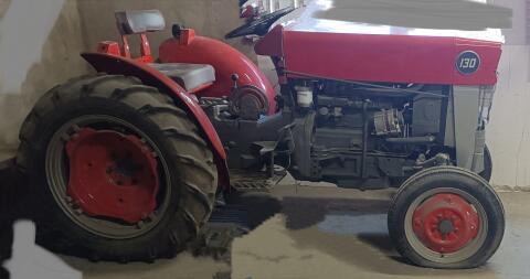 Massey Ferguson 130 Traktor Schmalspur