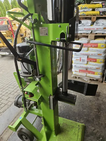 Holzspalter Zipper 22 t