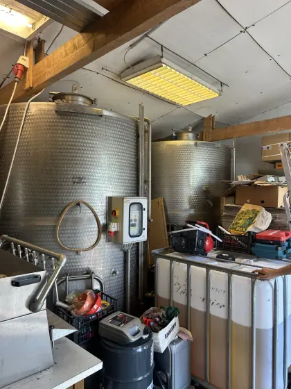 2-mal Rotwein-Gärtanks mit Fluter