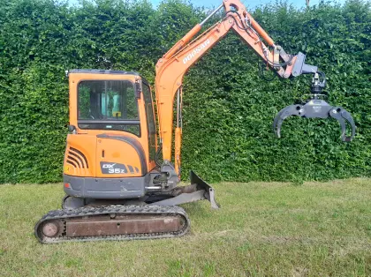 Doosan DX35 mit Holzzange, Bagger