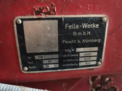Fella Ladewagen mit Dosierwalzen und Querförderband Senior K34
